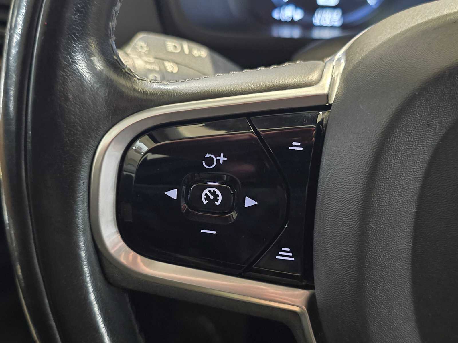 Used 2017 Volvo XC90 T8 Inscription w/ Luxury Package image 36