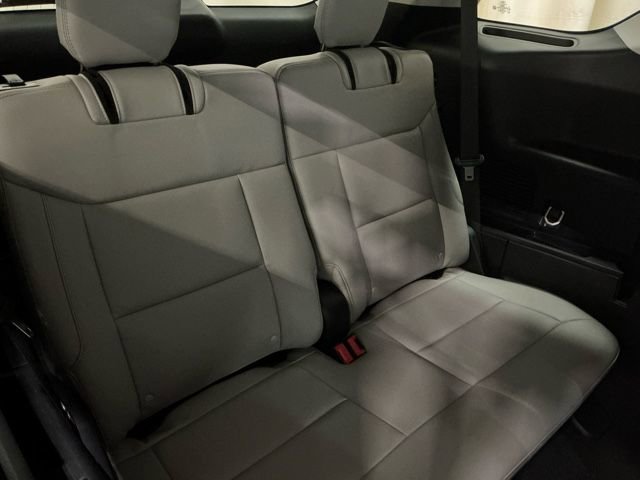 Used 2025 Ford Explorer Active w/ Active Comfort Package RWD image 17