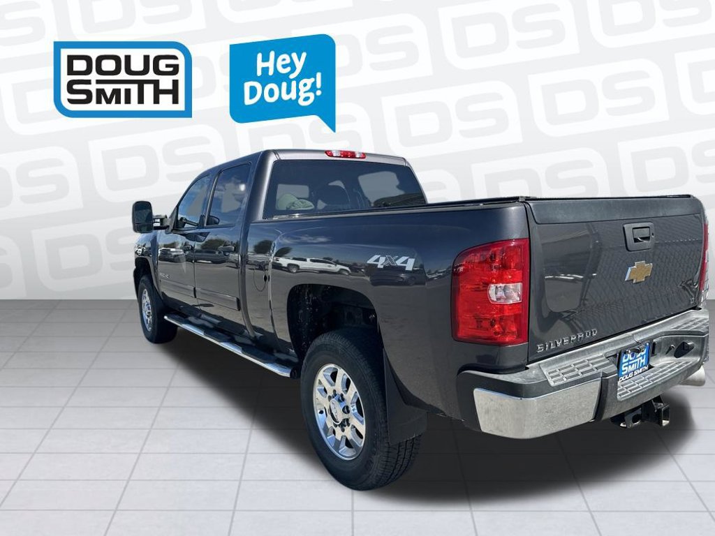 Used 2011 Chevrolet Silverado 2500 LT w/ Interior Plus Package AWD/4WD image 4
