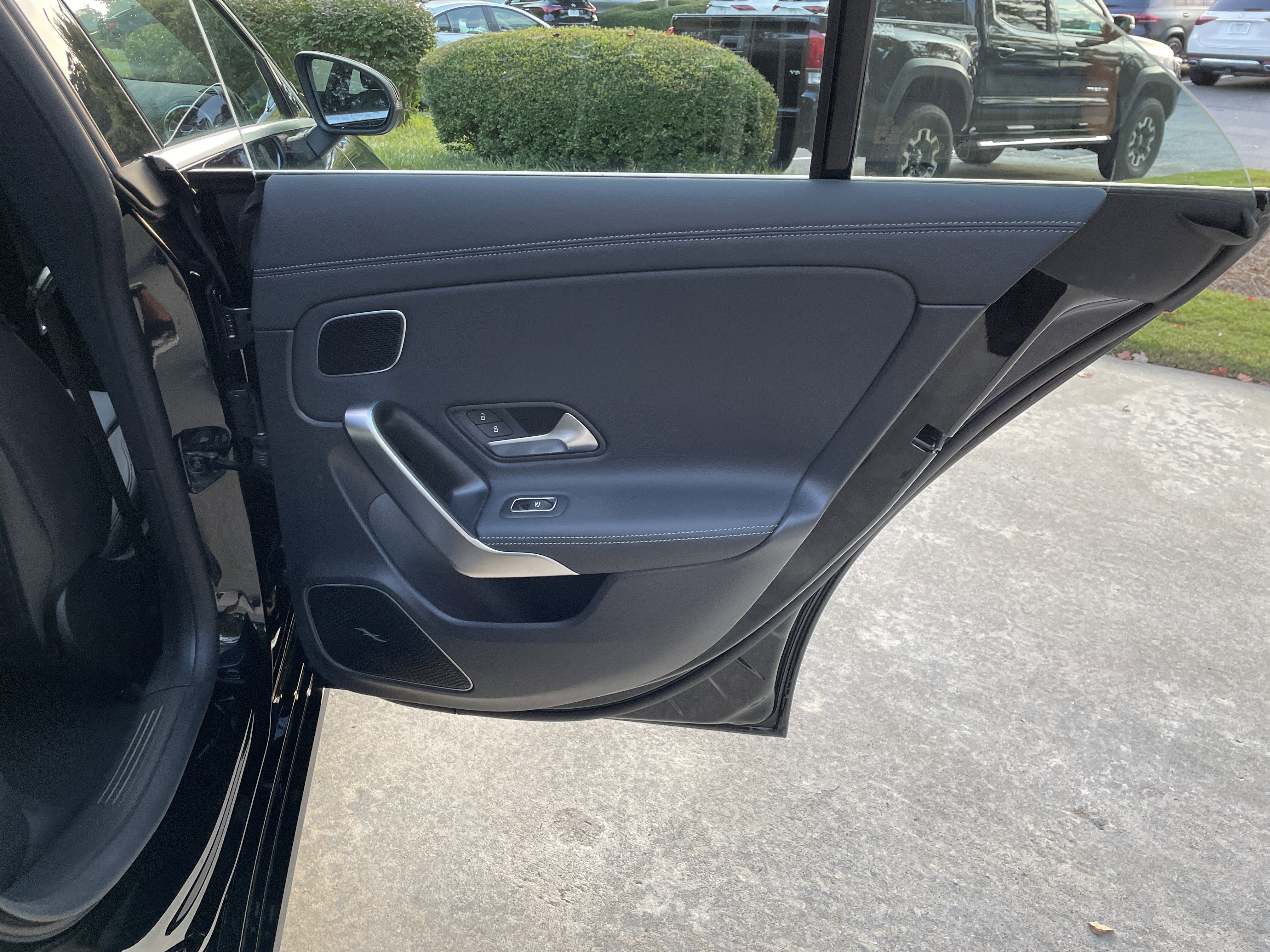 Used 2025 Mercedes-Benz CLA 250 4MATIC w/ Exclusive Package image 41