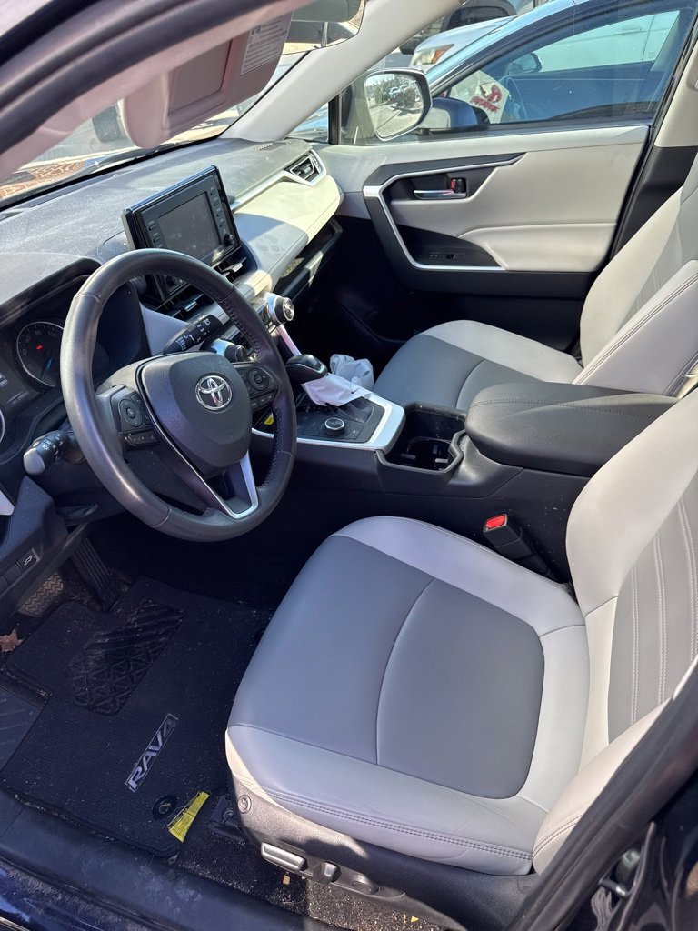 Used 2022 Toyota RAV4 XLE Premium image 4