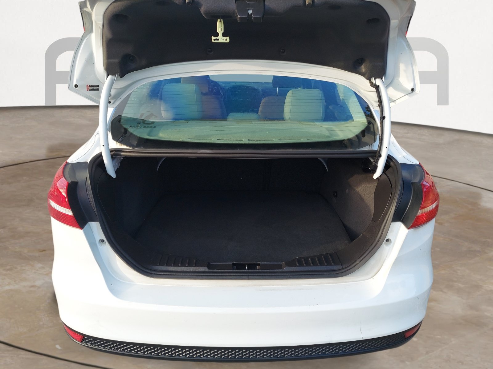 Used 2018 Ford Focus SE FWD image 14