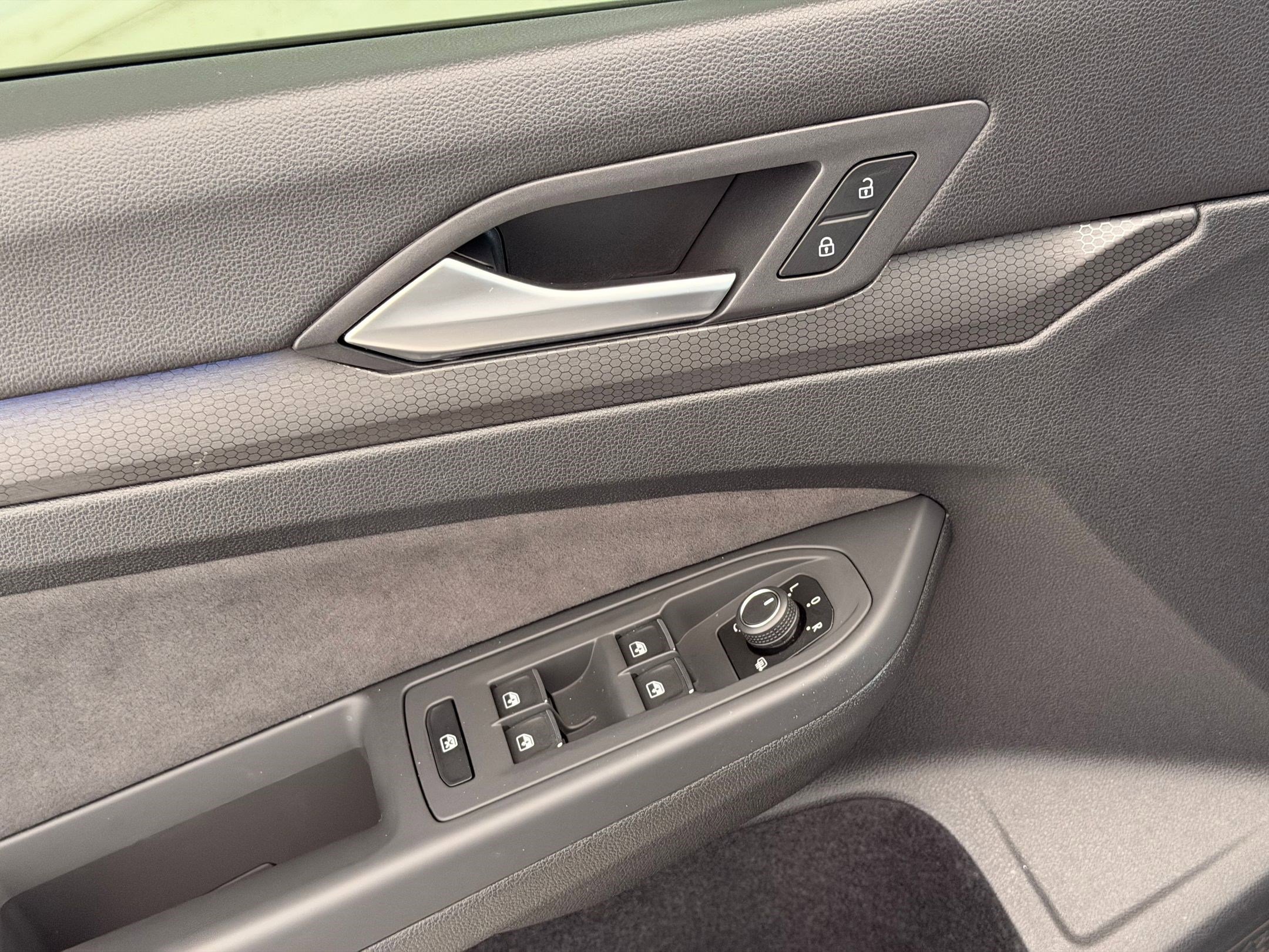 Used 2024 Volkswagen GTI SE w/ MDO Package image 24