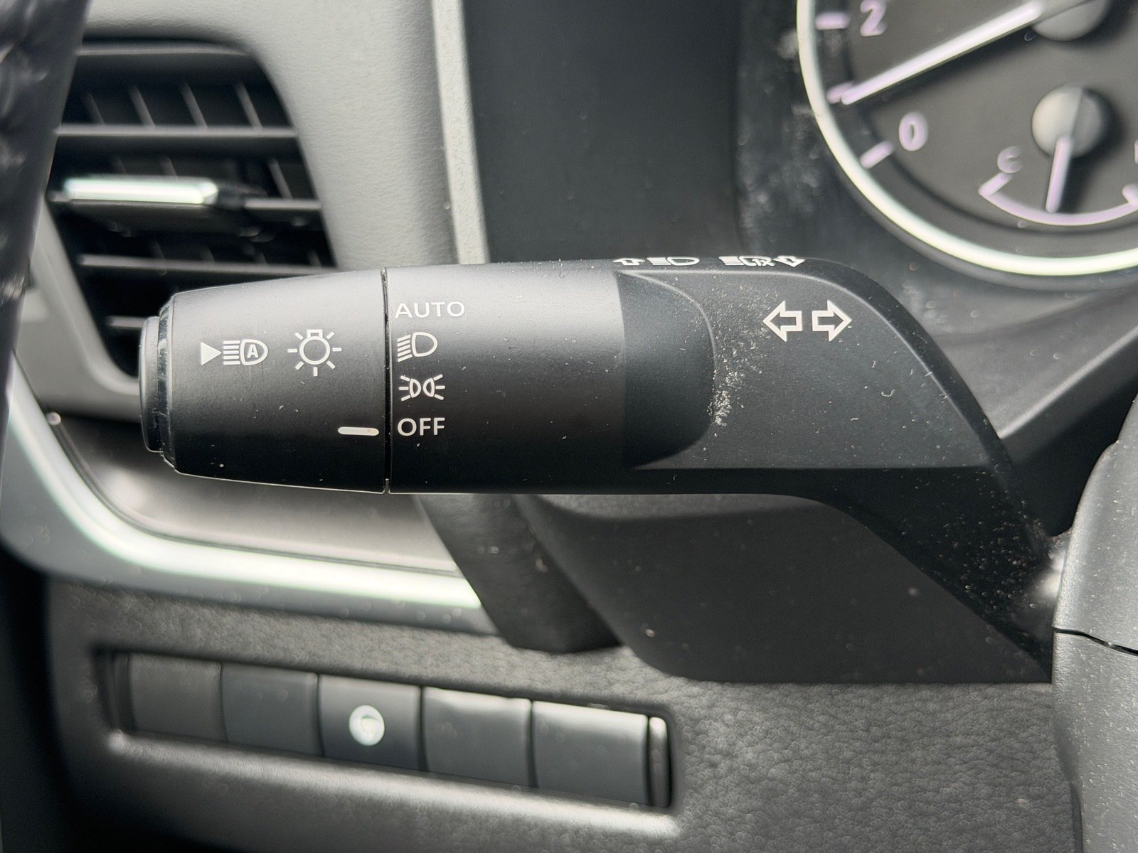 Certified 2025 Nissan Rogue SV FWD image 24