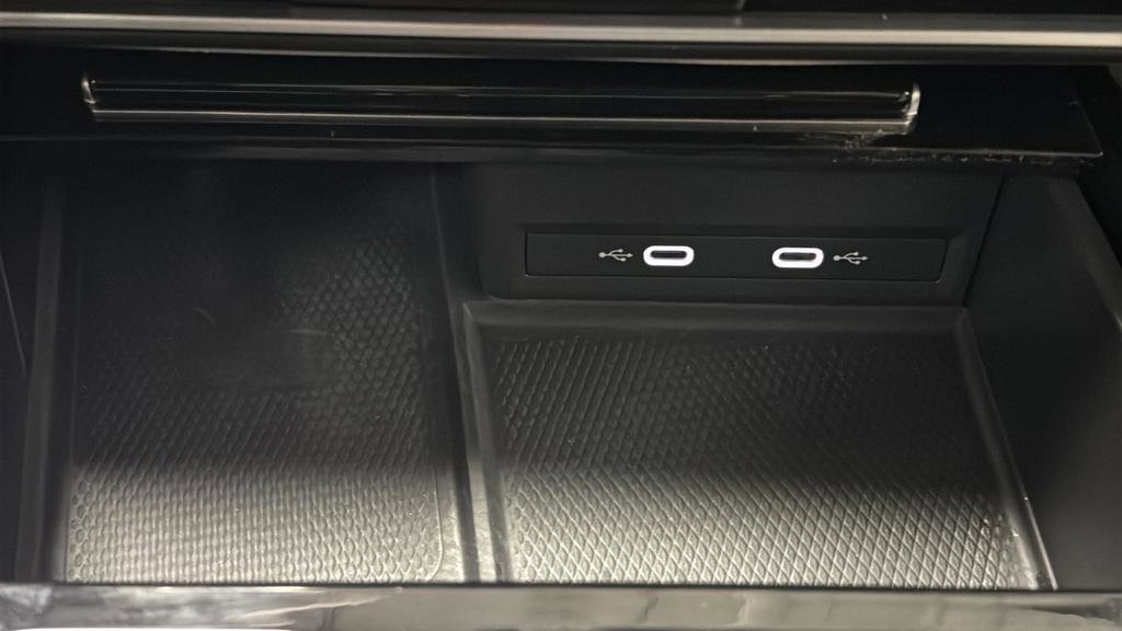 Used 2024 Volkswagen Atlas SE w/ Black Wheel Package image 37