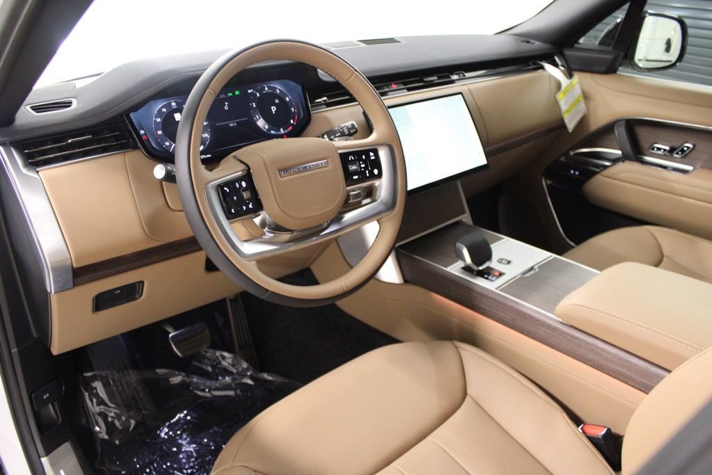 Used 2025 Land Rover Range Rover SE image 4