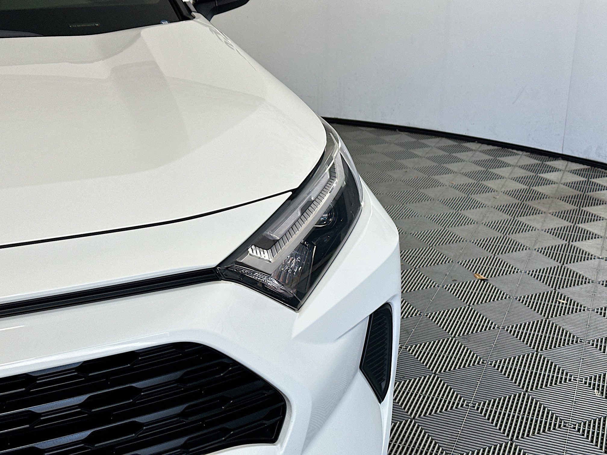 Used 2025 Toyota RAV4 LE image 9