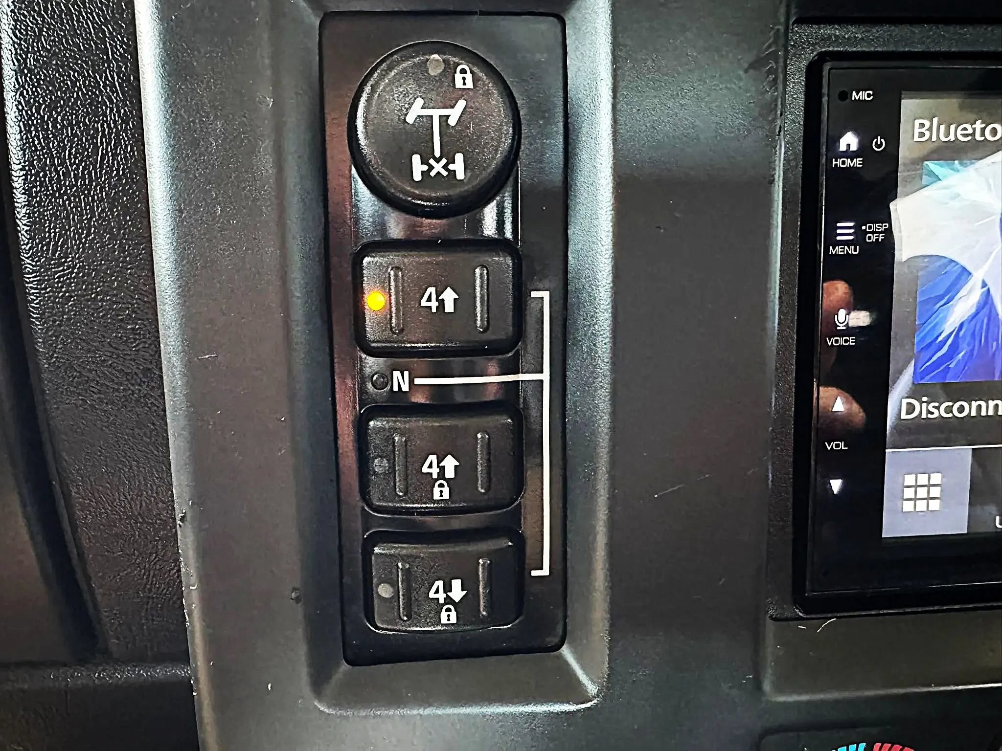Used 2005 HUMMER H2 SUT w/ Preferred Equipment Group AWD/4WD image 29
