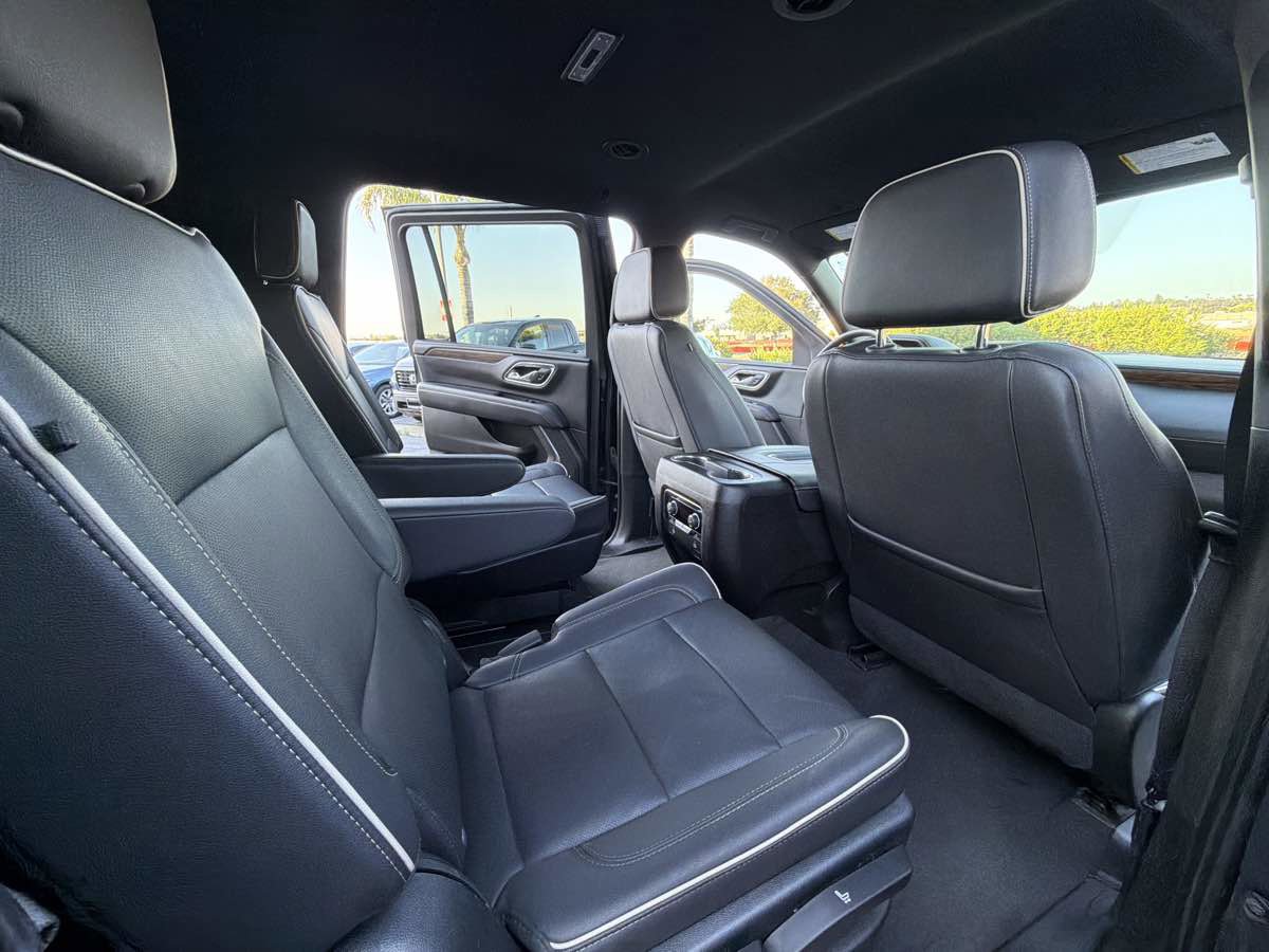 Used 2023 Chevrolet Suburban Premier RWD image 26