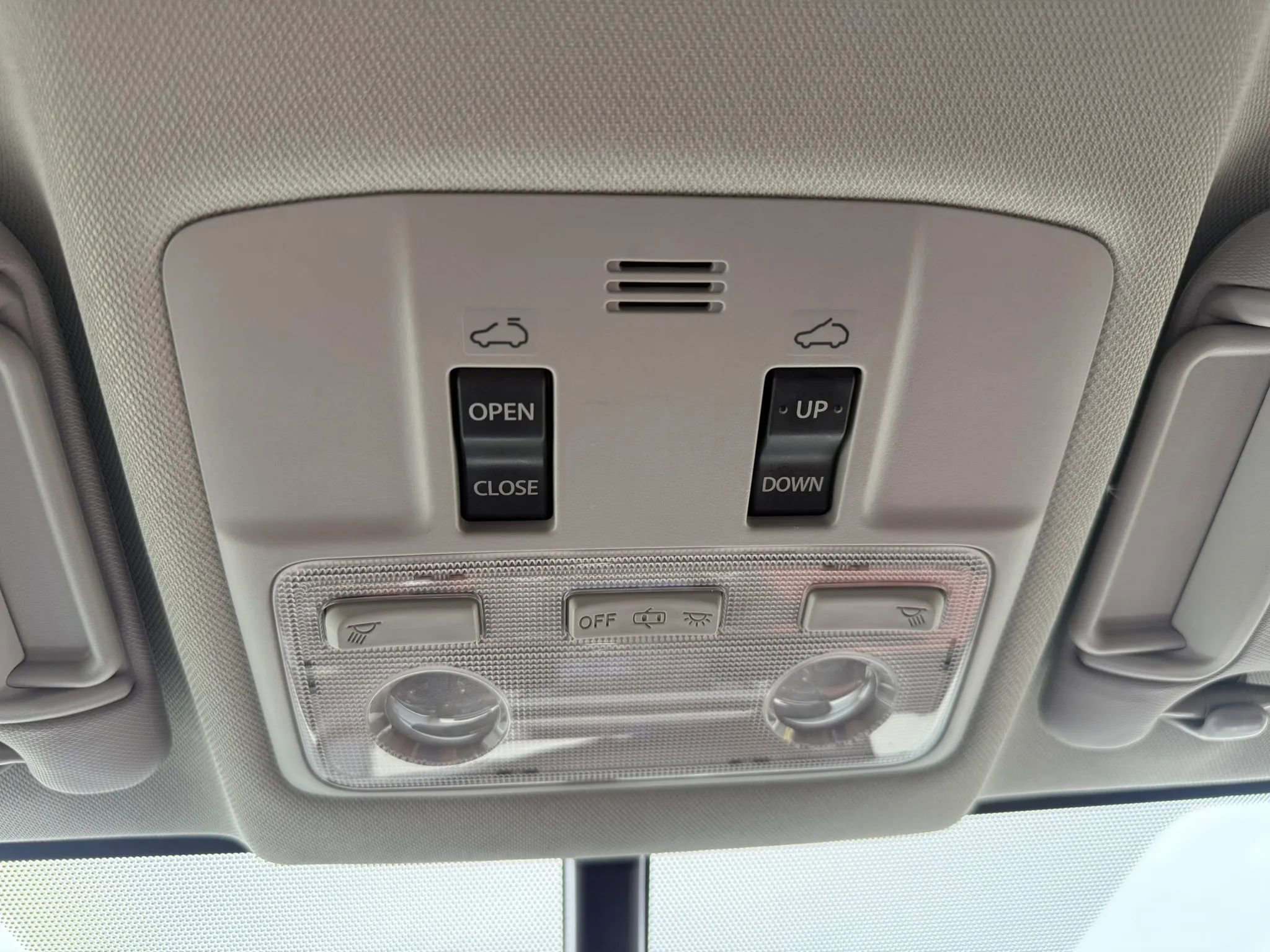 Used 2015 Toyota RAV4 Limited image 29