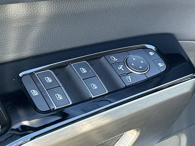 Used 2024 Nissan Pathfinder Platinum image 18