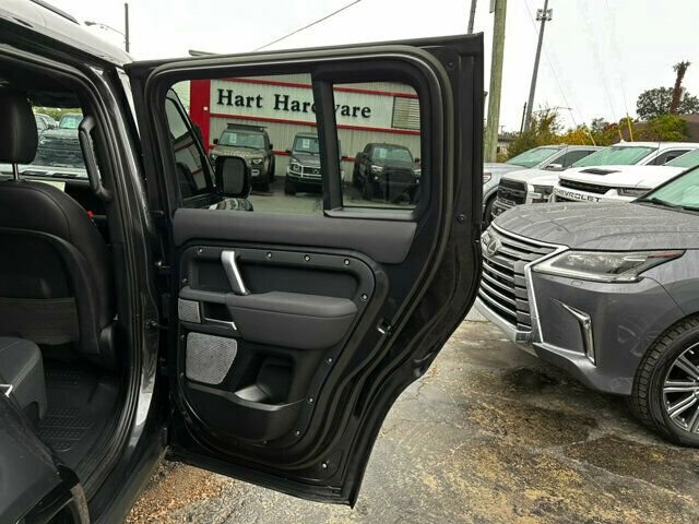 Used 2023 Land Rover Defender 130 X-Dynamic SE image 17