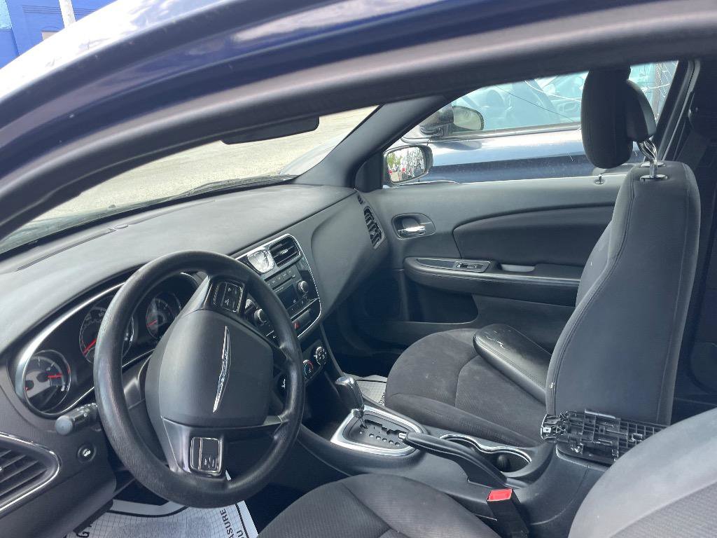 Used 2014 Chrysler 200 LX FWD image 10