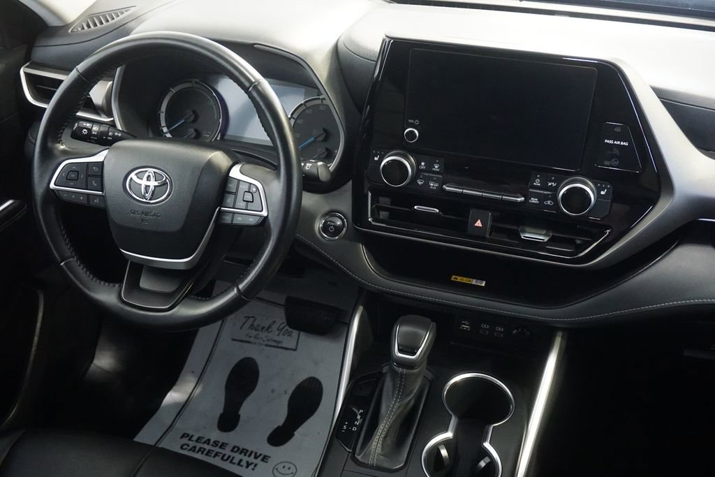 Used 2023 Toyota Highlander XLE AWD/4WD image 31