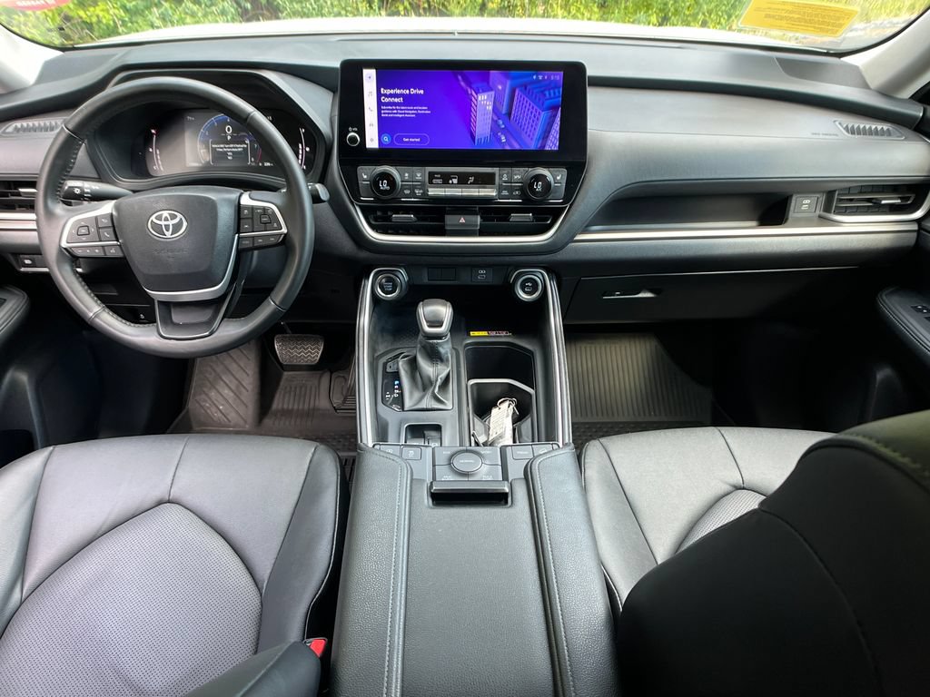 Certified 2025 Toyota Grand Highlander AWD image 13