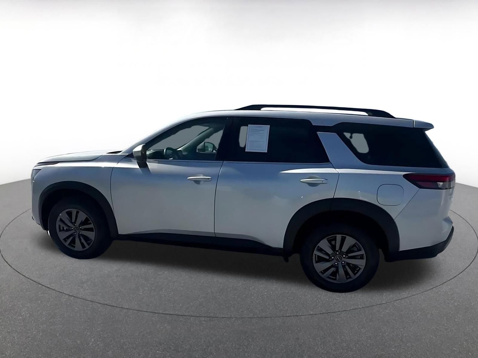 Used 2025 Nissan Pathfinder SV AWD/4WD image 10
