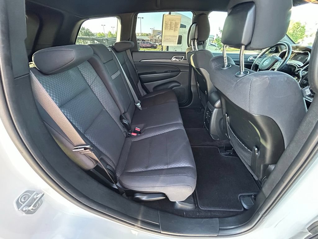 Used 2019 Jeep Grand Cherokee Laredo AWD/4WD image 28