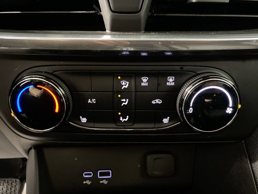 Certified 2024 Buick Encore GX Preferred w/ Comfort Package FWD image 18
