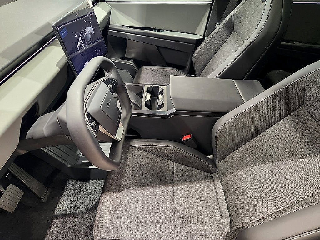 Used 2026 Tesla Cybertruck AWD Crew Cab image 14