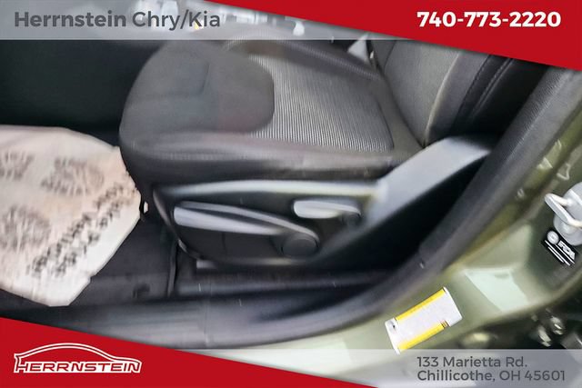 Used 2021 Jeep Cherokee Latitude w/ Mopar Interior Package AWD/4WD image 14