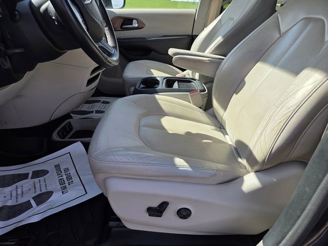 Used 2018 Chrysler Pacifica Touring-L FWD image 15