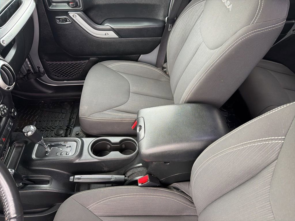 Used 2018 Jeep Wrangler Unlimited Sahara image 34