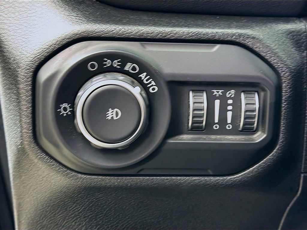 Used 2020 Jeep Wrangler Unlimited Sahara image 27