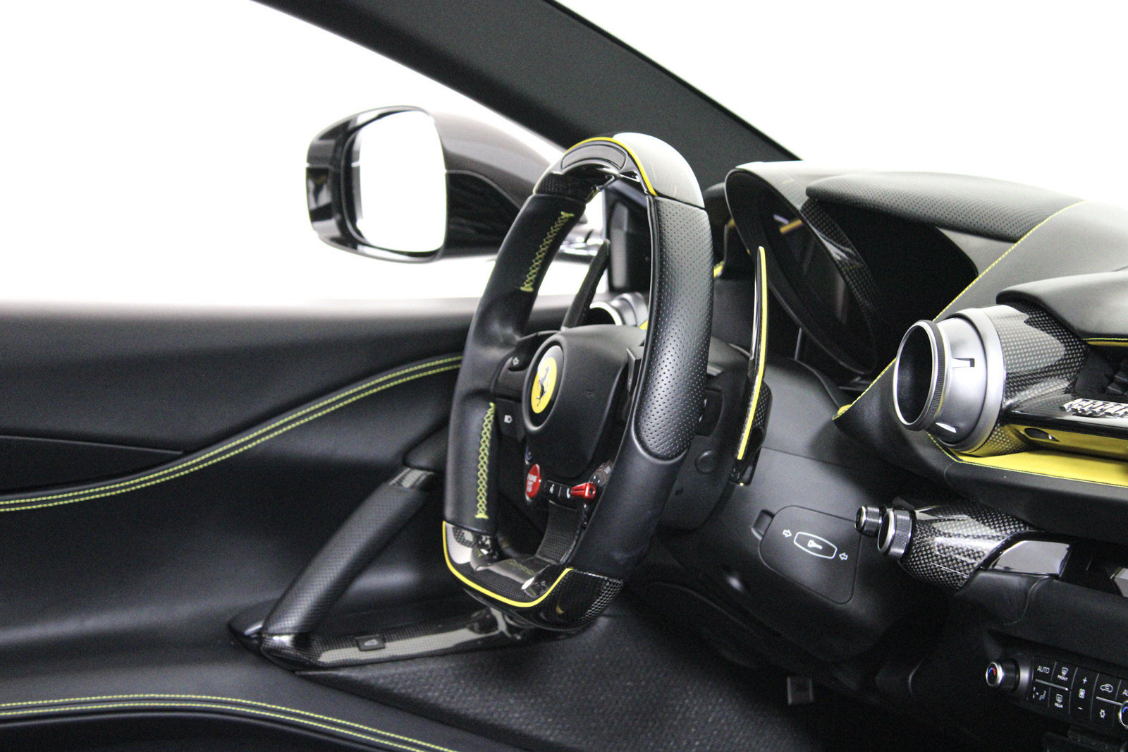 Used 2019 Ferrari 812 Superfast RWD image 26