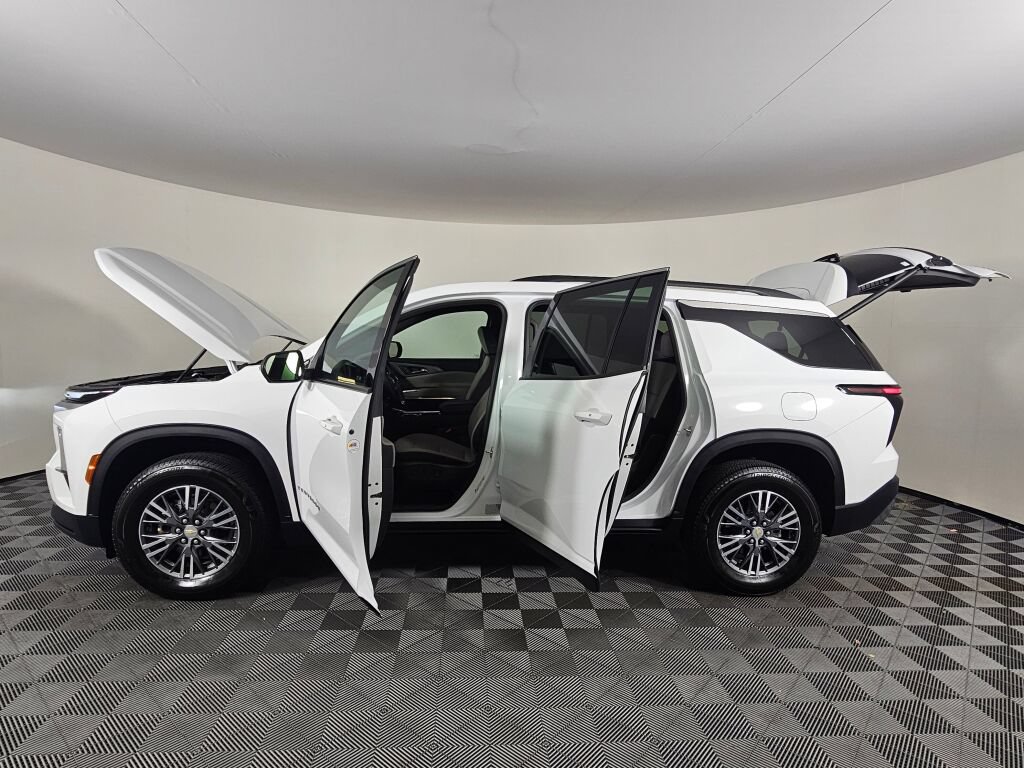 Used 2025 Chevrolet Traverse LT w/ Driver Confidence Package FWD image 15