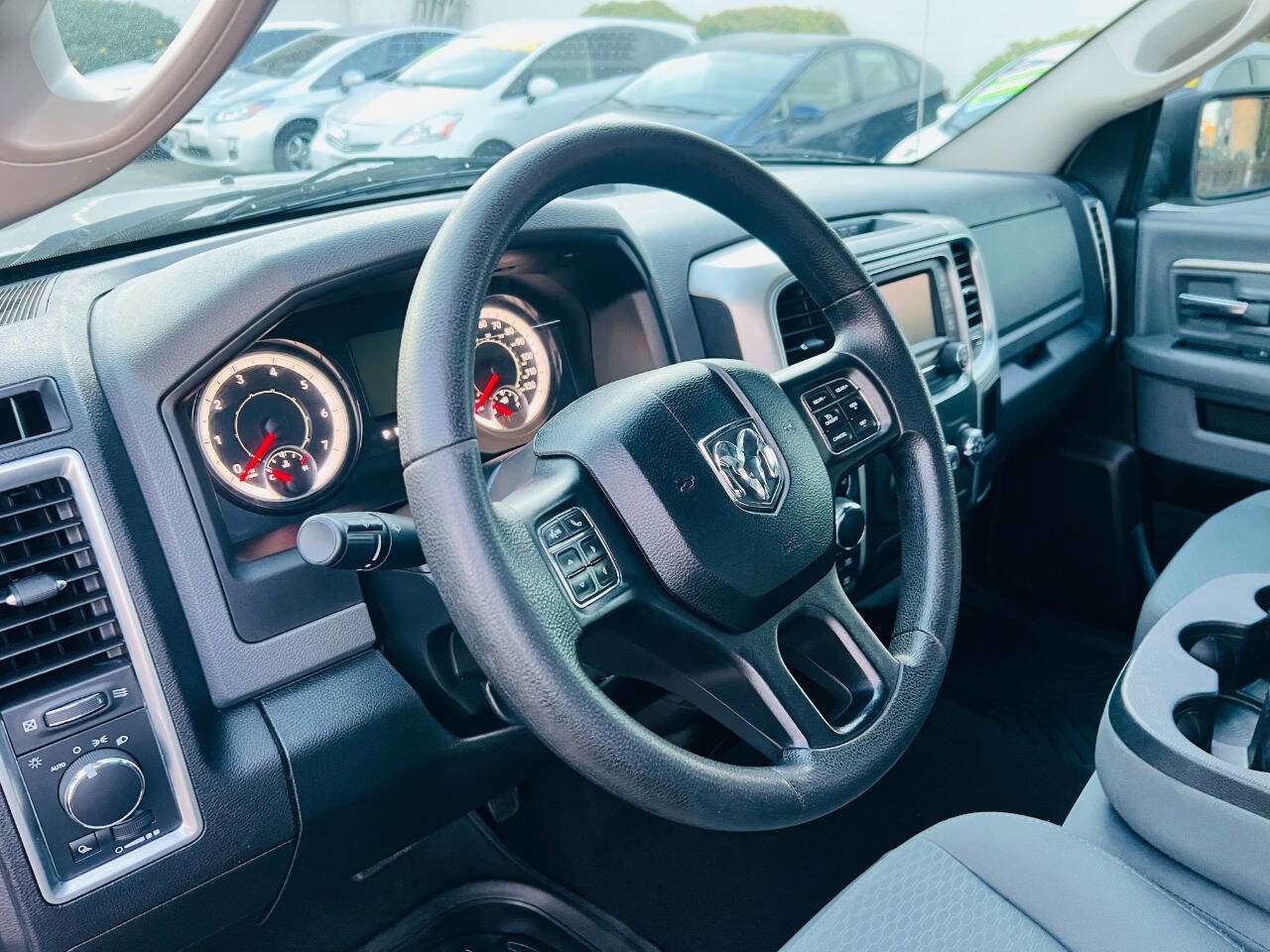 Used 2018 RAM 1500 Classic SLT AWD/4WD image 18