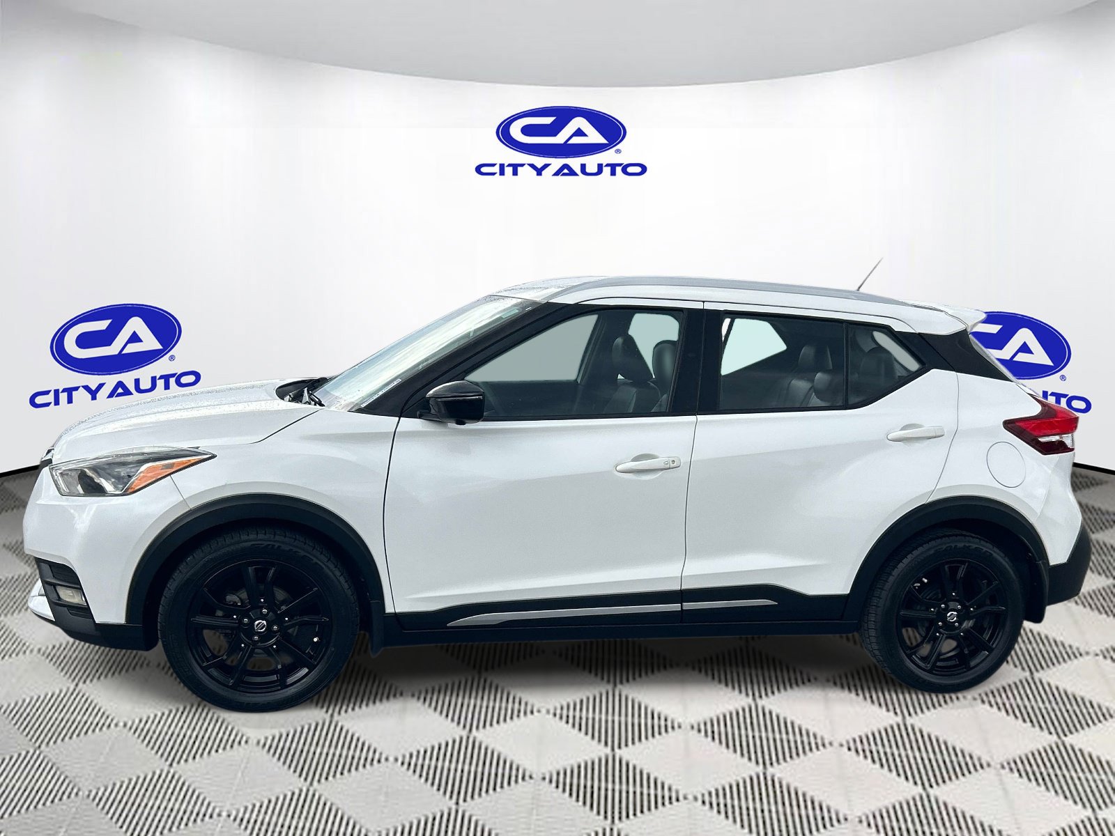 Used 2020 Nissan Kicks SR w/ SR Premium Package FWD image 7