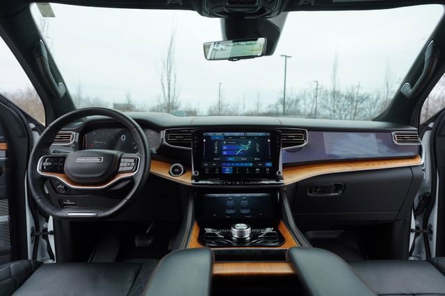 Used 2024 Jeep Grand Wagoneer L Series III image 27