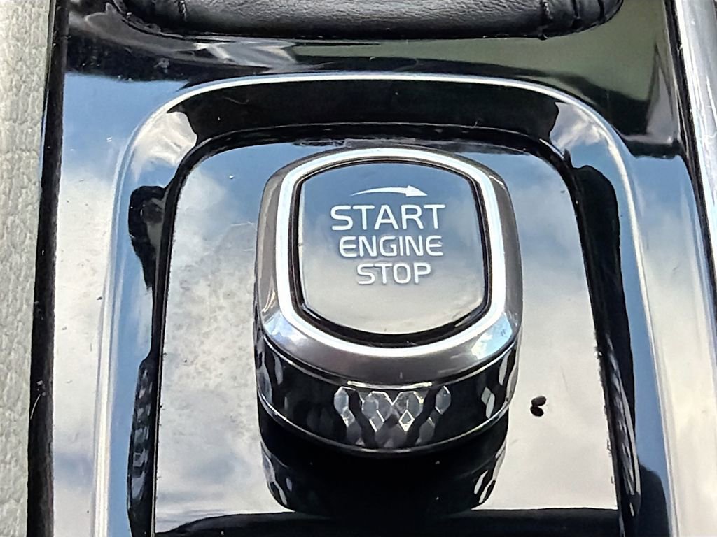 Used 2018 Volvo XC90 T6 Momentum w/ Convenience Package image 37