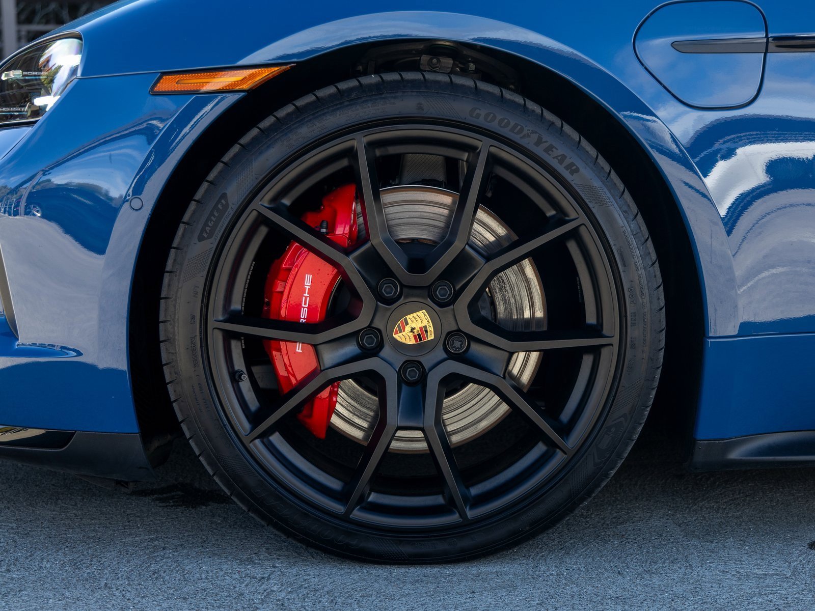 New 2025 Porsche Taycan GTS image 13