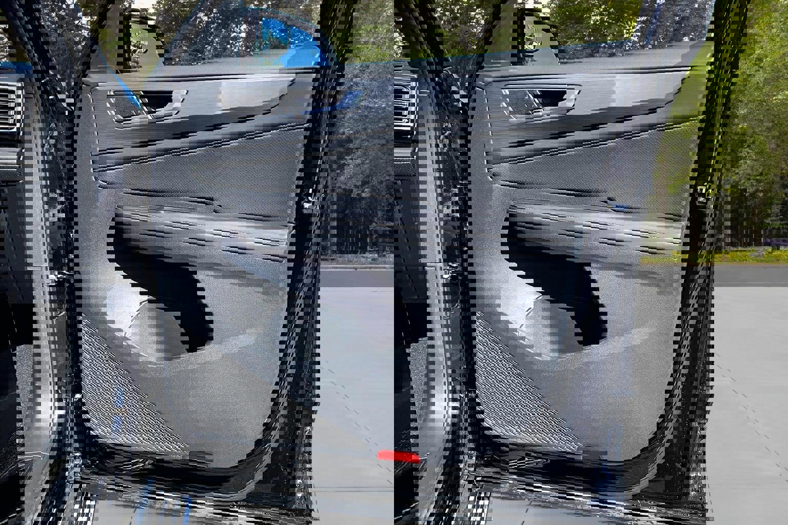 Used 2024 Volkswagen Atlas Cross Sport SE w/ Panoramic Sunroof Package image 29