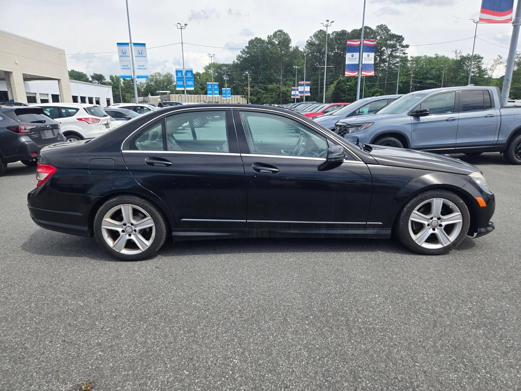 Used 2011 Mercedes-Benz C 300 4MATIC Sedan image 4