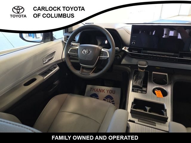Used 2026 Toyota Sienna XLE FWD image 18