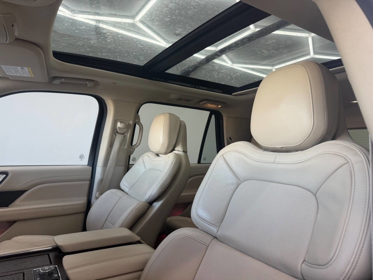 Used 2021 Lincoln Navigator Reserve AWD/4WD image 16