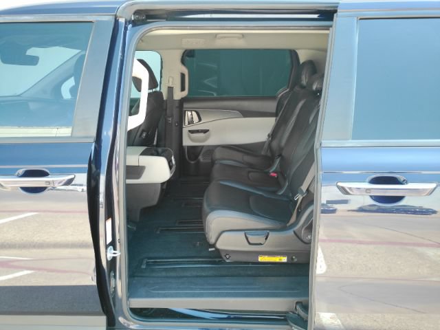 Used 2024 Kia Carnival LX FWD image 16