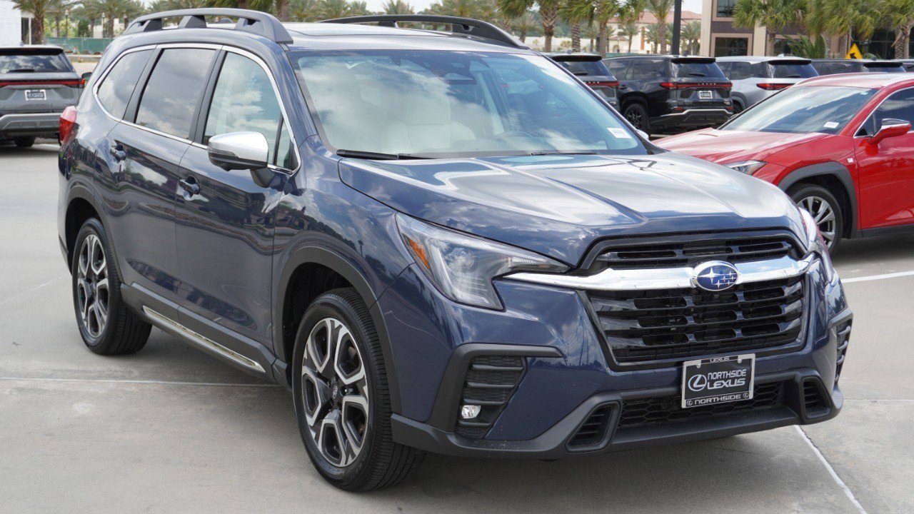 Used 2023 Subaru Ascent Limited w/ Technology Package AWD/4WD image 3