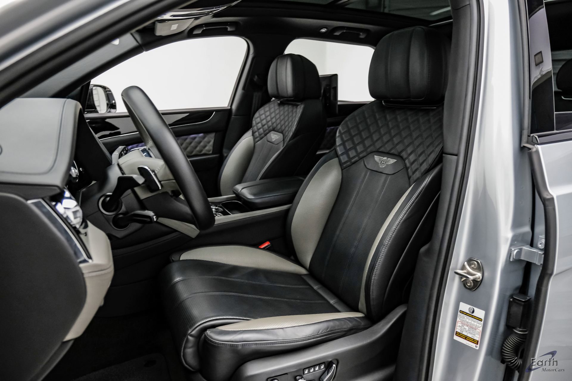 Used 2022 Bentley Bentayga AWD/4WD image 37
