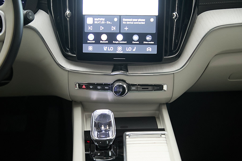Certified 2026 Volvo XC60 B5 Ultra AWD/4WD image 30