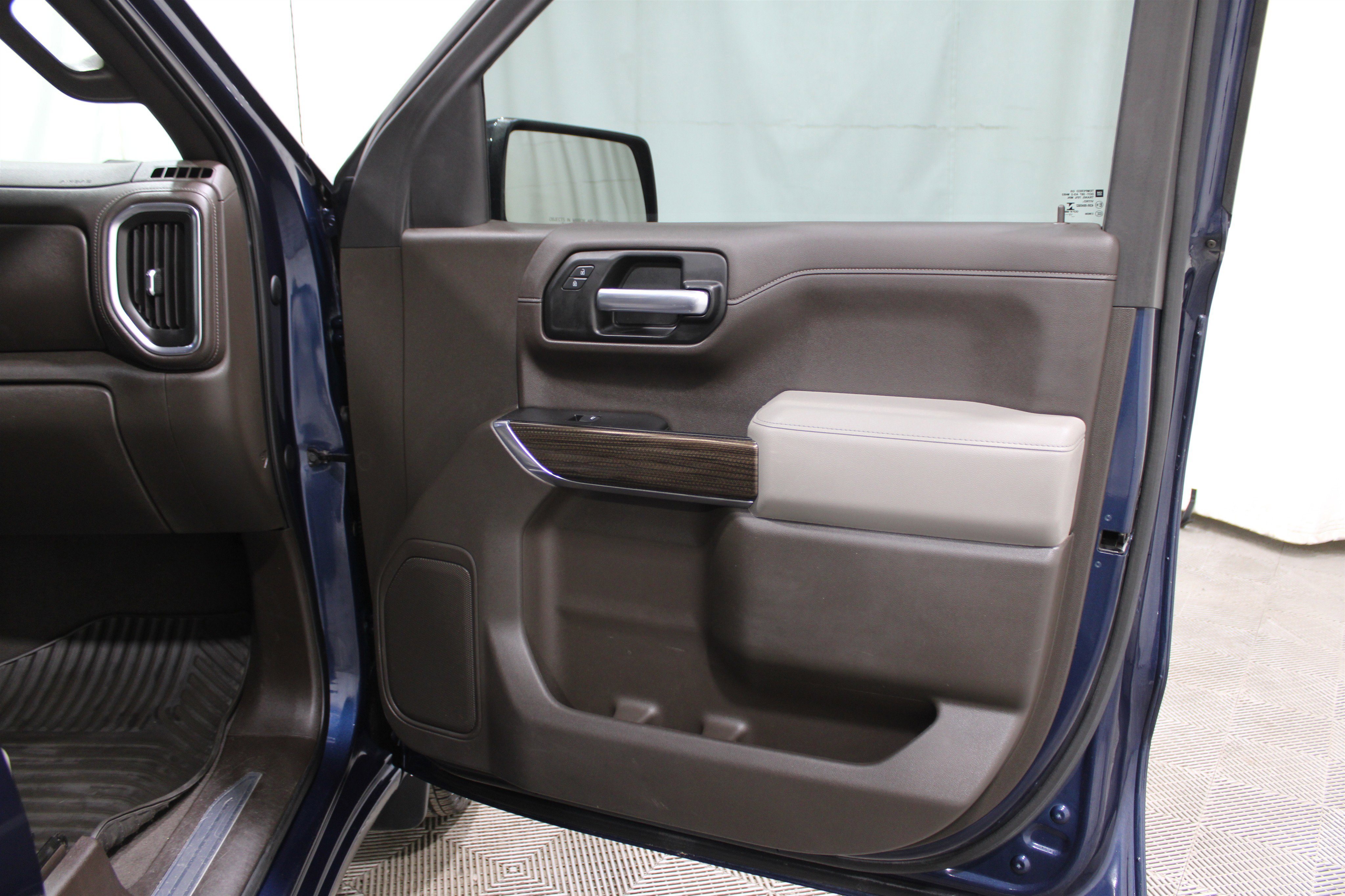 Used 2020 Chevrolet Silverado 1500 LT w/ Texas Edition image 29