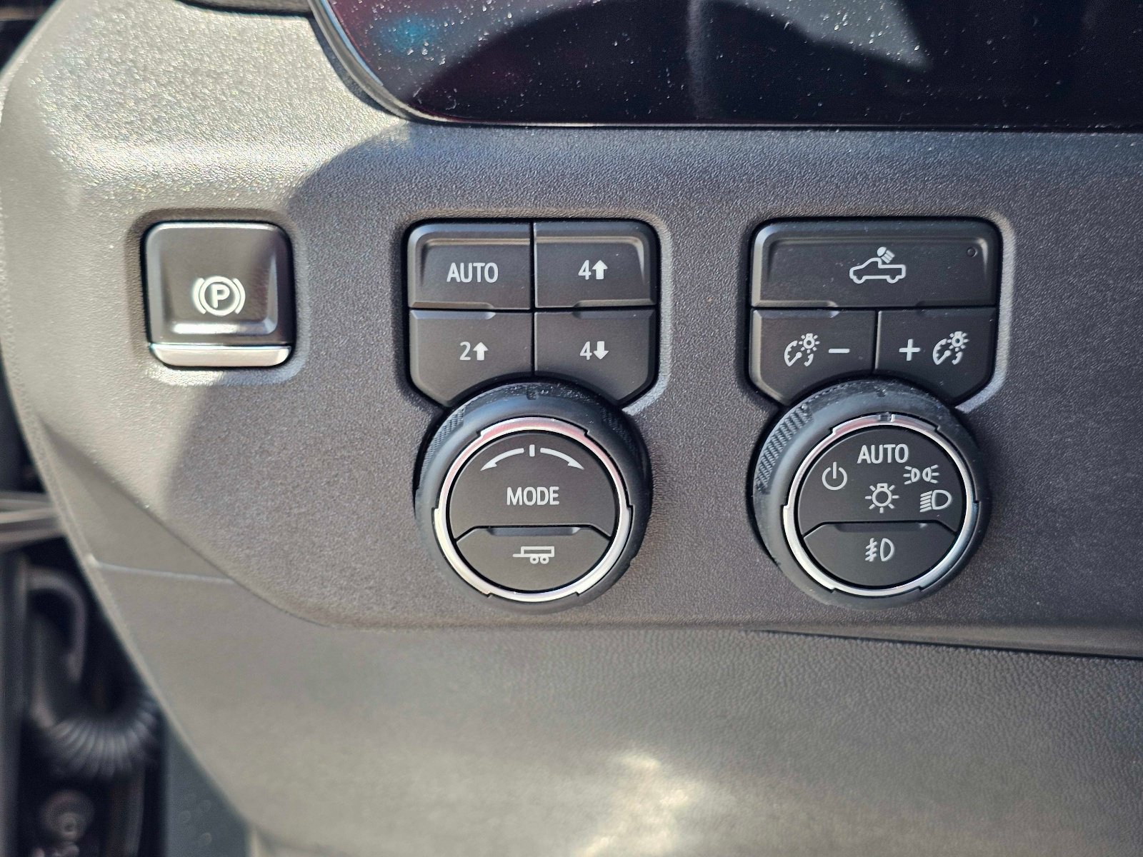 Used 2026 Chevrolet Silverado 1500 LT Trail Boss w/ Convenience Package II AWD/4WD image 19