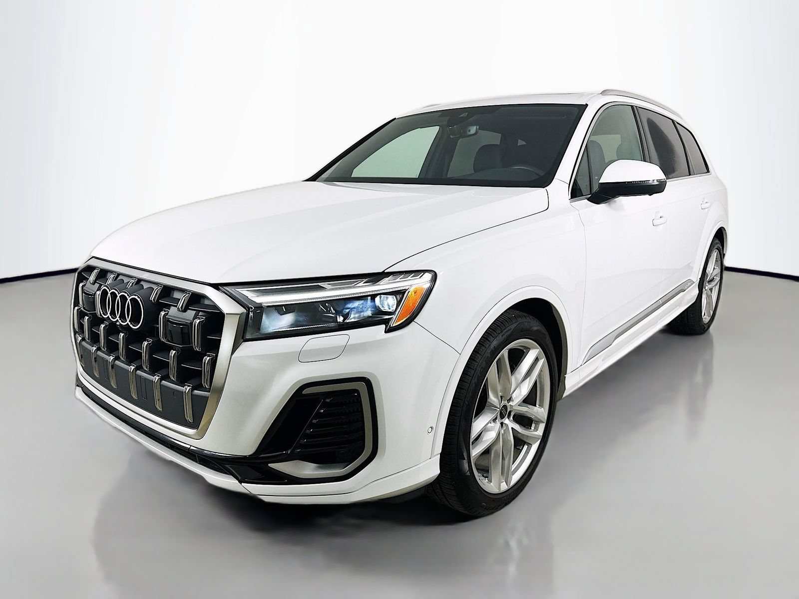 Used 2025 Audi Q7 3.0T Premium Plus w/ Premium Plus Package AWD/4WD image 1