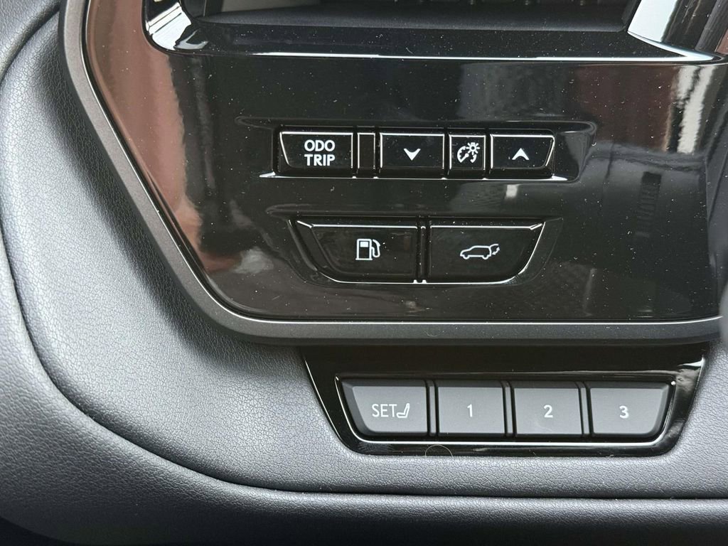 Used 2025 Lexus TX 500h AWD image 23