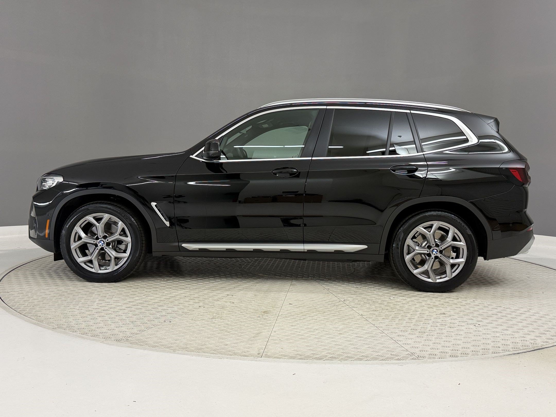 Certified 2024 BMW X3 sDrive30i w/ Convenience Package RWD image 2