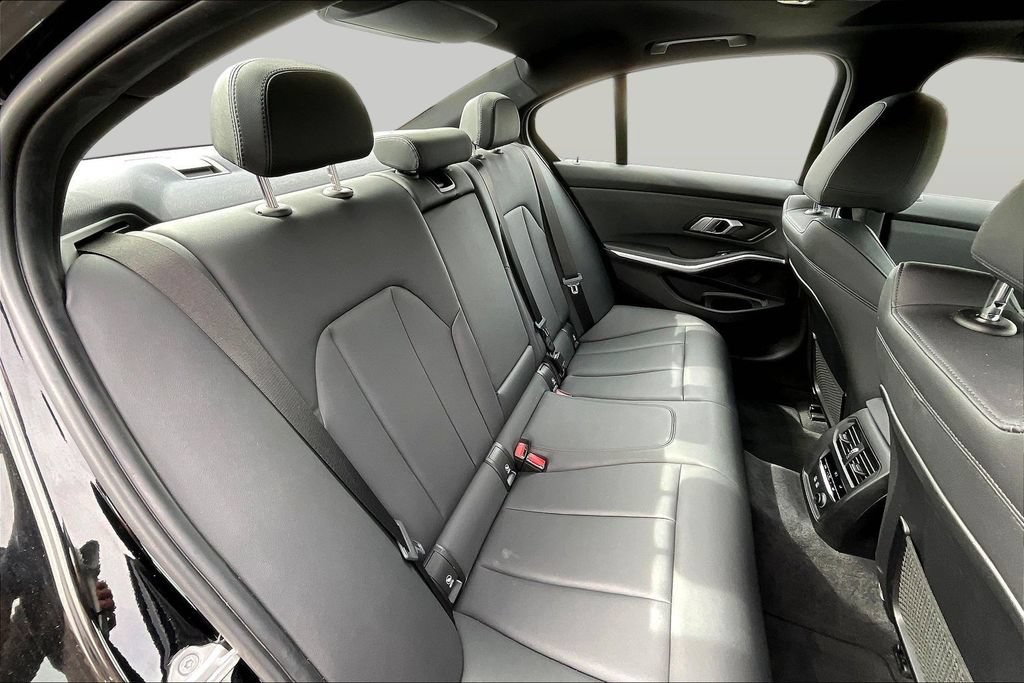 Used 2019 BMW 330i xDrive Sedan w/ Driving Assistance Package AWD/4WD image 25
