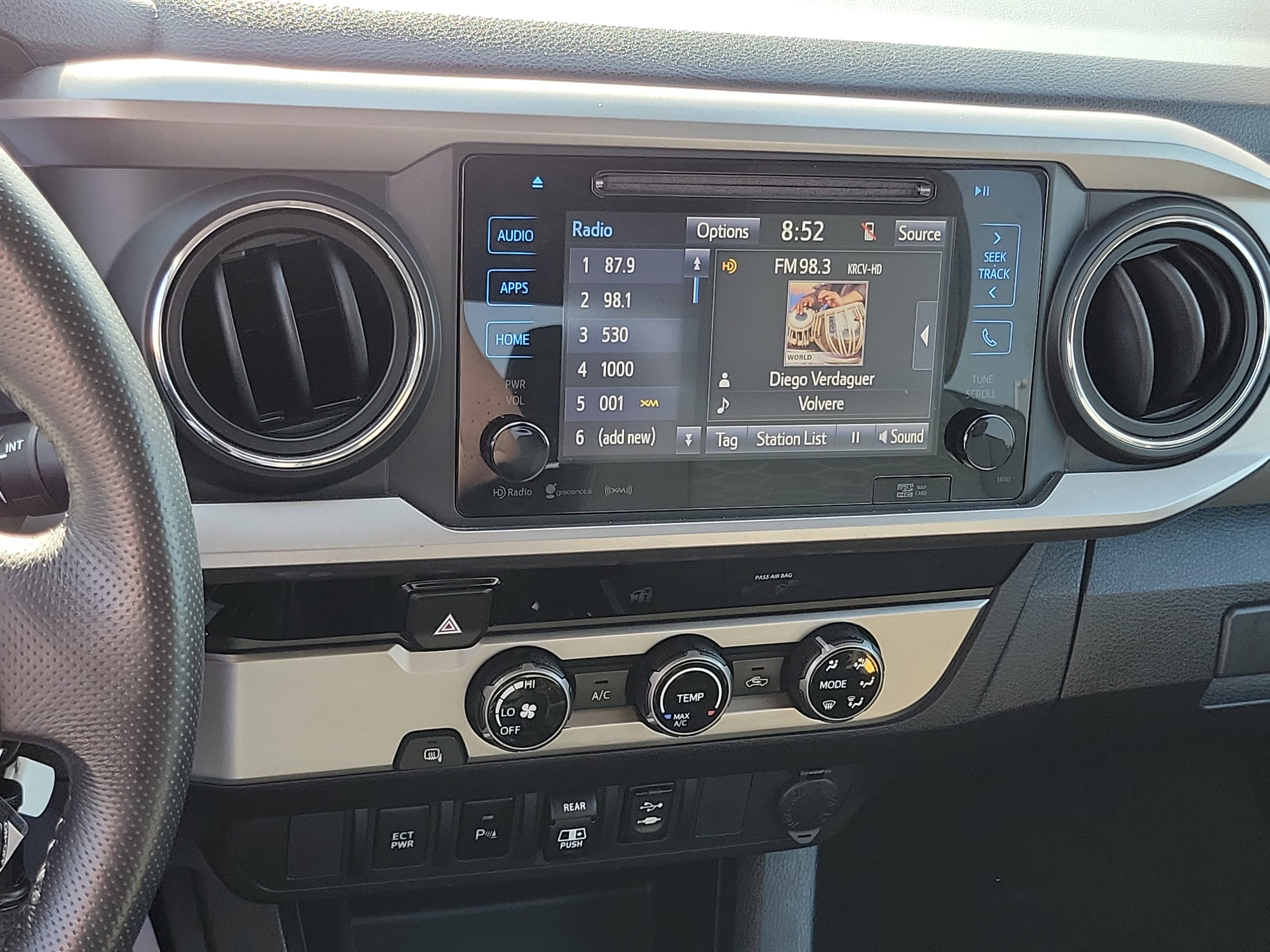 Used 2018 Toyota Tacoma SR5 RWD image 12