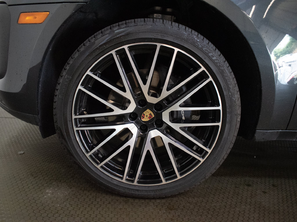 Certified 2026 Porsche Macan AWD/4WD image 15